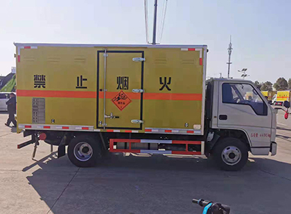 高州爆破器材运输车工人安全操作规范与智能技术保障